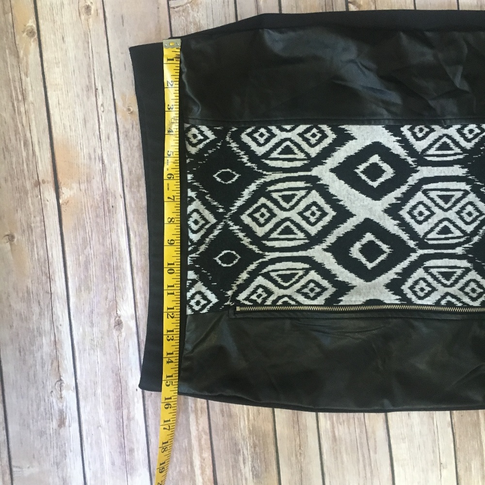 Faux leather zipper diamond pattern ISLE skirt - Picture 7 of 8